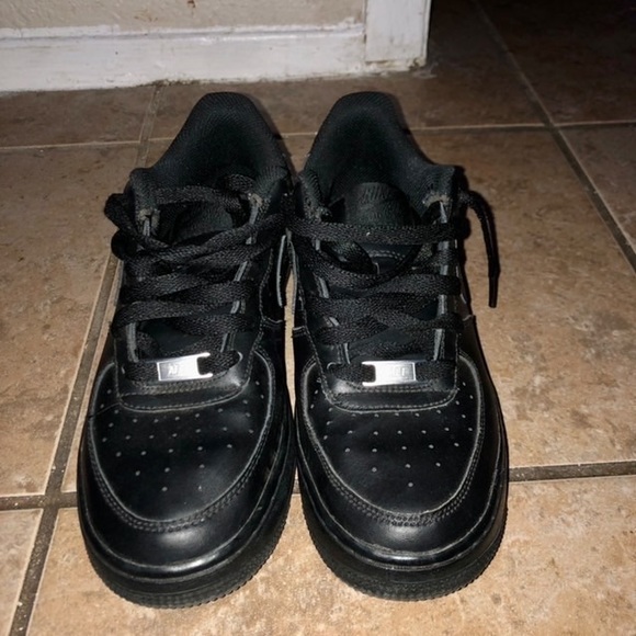 Black Air Force ones - Picture 2 of 2